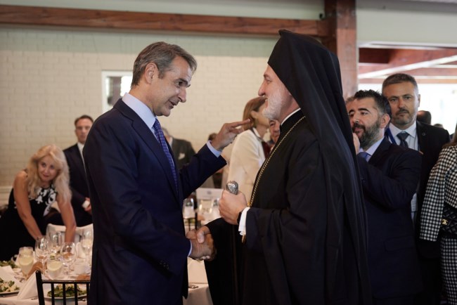 ελπιδοφορος με μητσοτακη
