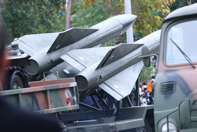 28η Οκτωβρίου: Πρώτη εμφάνιση για "Ασπίδα του Αχιλλέα", "David’s Sling", "Spyder" και "Άρπυια" στην στρατιωτική παρέλαση - Εικόνες