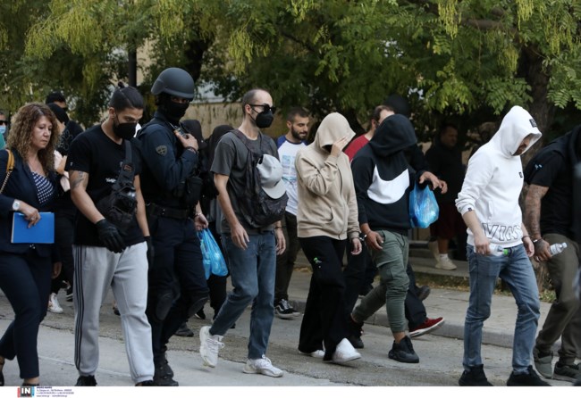 Πολυτεχνειούπολη: Ποινική δίωξη στους 23 συλληφθέντες - Οι κωδικοί για την "κυρία" κοκαΐνη και τα "σκυλιά" αστυνομικούς