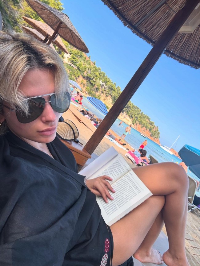 Η Κατερίνα Λιόλιου γέμισε για τα καλά τις μπαταρίες της στην Αλόννησο, λίγο πριν την καλοκαιρινή περιοδεία της [εικόνες]