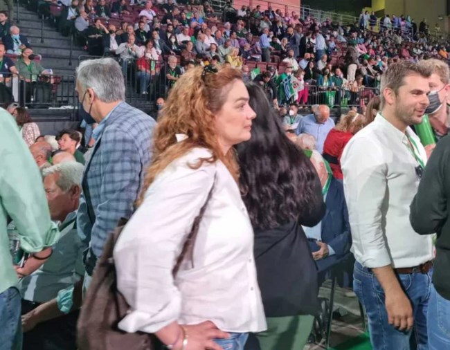 Ποια γνωστή ηθοποιός ήταν μέλος του προεδρείου στο συνέδριο του ΠΑΣΟΚ - Θα είναι και υποψήφια βουλευτής [εικόνες]