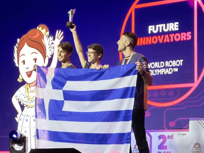 Χάλκινο μετάλλιο για τους μαθητές Λυκείου της Εκπαιδευτικής Αναγέννησης στην Παγκόσμια Ολυμπιάδα Εκπαιδευτικής Ρομποτικής