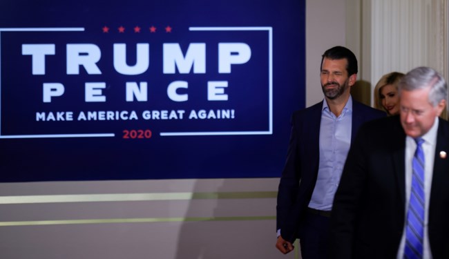 Προκλητικός ο Ντόναλντ Τραμπ Jr: Ανέβασε βίντεο με τον πατέρα του να χτυπά τον Μπάιντεν [Βίντεο]