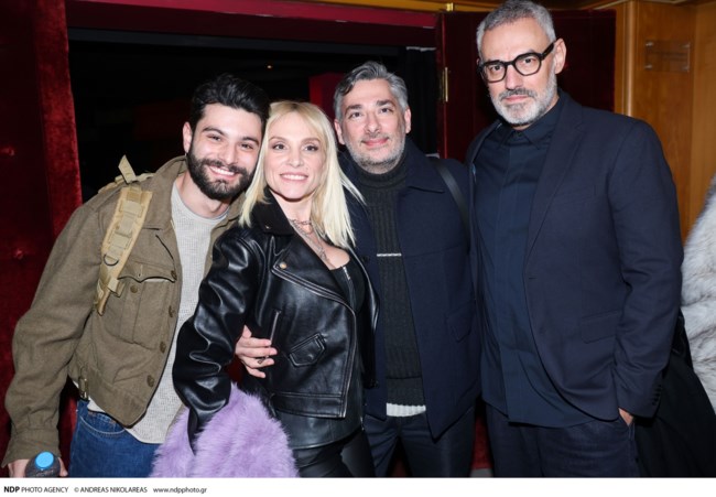 Ελεονώρα Ζουγανέλη: Οικογενειακή εμφάνιση σε θεατρική πρεμιέρα