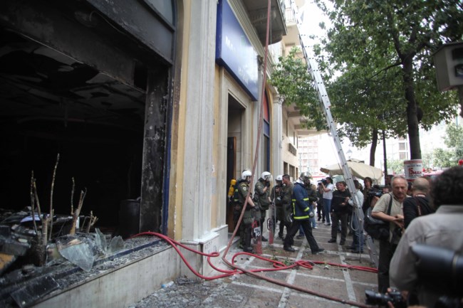 Δύο συλλήψεις για τον εμπρησμό της Marfin με τρεις νεκρούς το 2010 -Αναζητείται ακόμα ένα άτομο