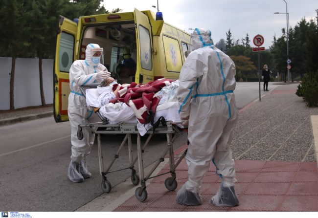 Θεσσαλονίκη: Ξεκίνησε η μεταφορά ασθενών με κορονοϊό από δημόσια νοσοκομεία στην κλινική που επιτάχτηκε [εικόνες]