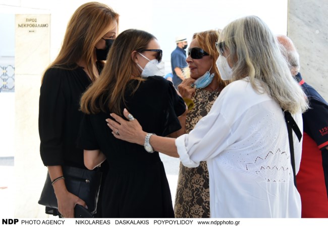 Τόλης Βοσκόπουλος: Πάντα... ανεπανάληπτος - Συγγενείς και φίλοι έδωσαν το "παρών" στο μνημόσυνο