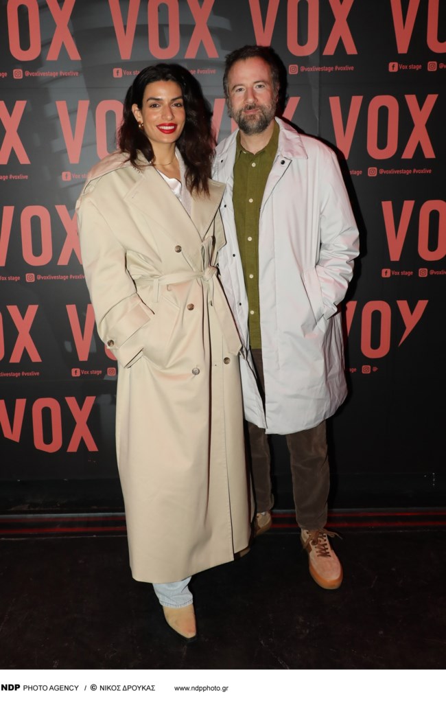 Τόνια Σωτηροπούλου: Η βραδινή εμφάνιση με trench coat από τα H&M - Κομψό, στιλάτο αλλά όχι για την περίσταση