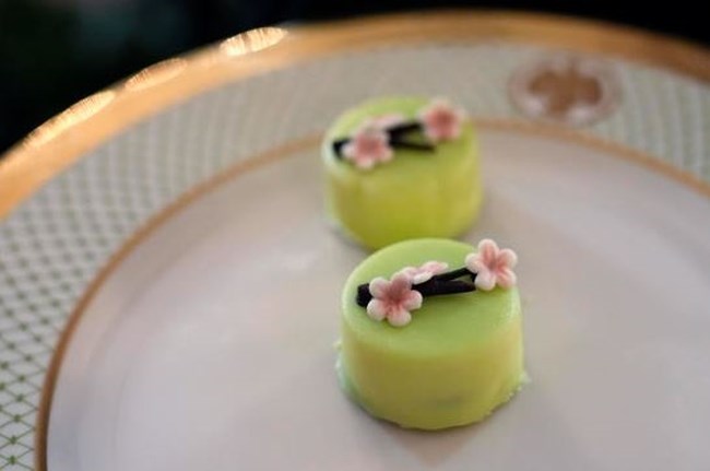 ΗΠΑ ΜΕΝΟΥ ΛΕΥΚΟΣ ΟΙΚΟΣ