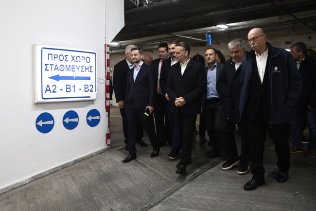 Με το αμάξι του Αντώνη Τρίτση το νέο δημοτικό πάρκινγκ της πλατείας Κοτζιά - 500 θέσεις χωρίς εισιτήριο