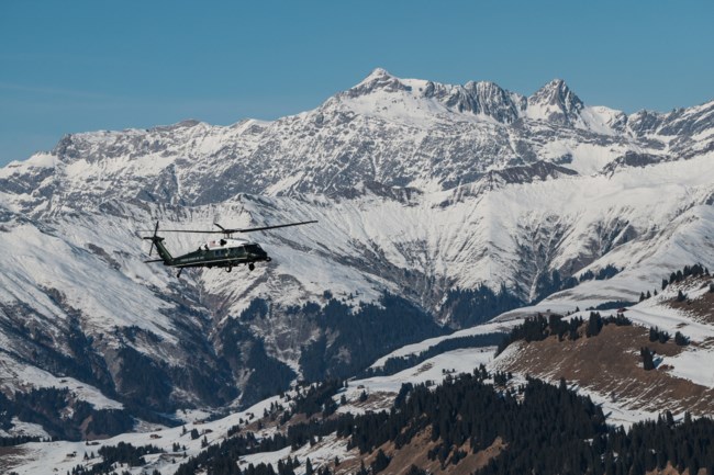 Κατέφθασε με ελικόπτερο ο Τραμπ στο Νταβός: Τι θα πει στην ομιλία του