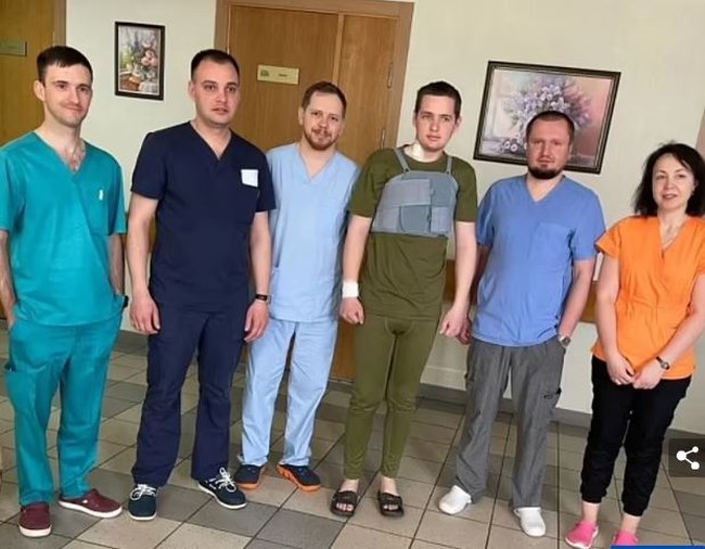 Γιατροί αφαιρούν σφαίρα από την καρδιά Ουκρανού στρατιώτη που βιάζεται να επιστρέψει στο μέτωπο [βίντεο]