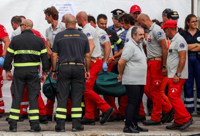 Nαυάγιο στη Σικελία: Ανασύρθηκαν σοροί από το Bayesian - Οι έρευνες μέχρι το βράδυ της Τετάρτης