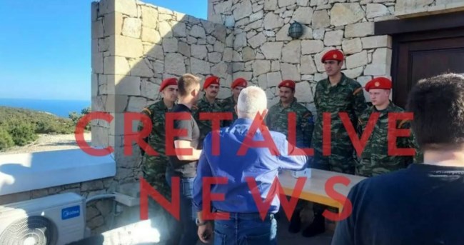Κασσελάκης και Αποστολάκης πήγαν στη Γαύδο με φουσκωτό: Τους υποδέχτηκαν με ρακή και μεζέδες [εικόνες]