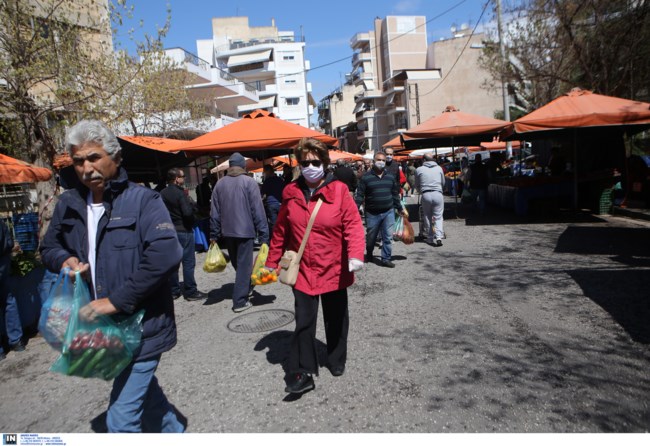 Κορονοϊός: Συνωστισμός σε λαϊκές αγορές - Με "λουκέτο" προειδοποιεί ο Χαρδαλιάς