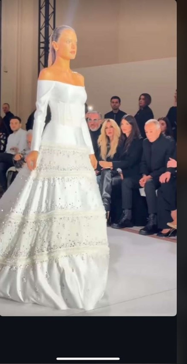 Γιάννης και Δήμητρα Κούστα: Στο front row του fashion show της Σήλιας Κριθαριώτη στο Παρίσι