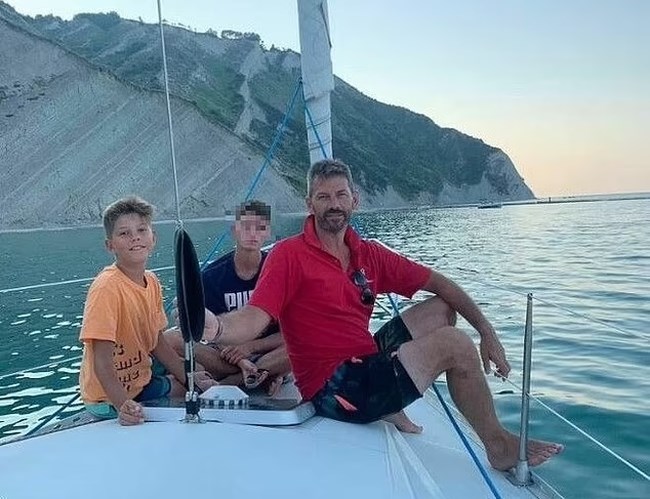 ΙΤΑΛΙΑ ΜΙΛΑΝΟ 17ΧΡΟΝΟΣ ΣΚΟΤΩΣΕ ΤΗΝ ΟΙΚΟΓΕΝΕΙΑ ΤΟΥ