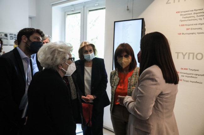 Η Σακελλαροπούλου στα εγκαίνια της έκθεσης "10 χρόνια Ινστιτούτο Σύγχρονης Ελληνικής Τέχνης"