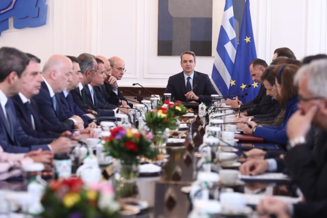 Μητσοτάκης στο υπουργικό: Στα 830 ευρώ ο κατώτατος μισθός από την 1η Απριλίου