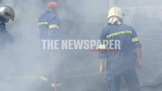 Φωτιά σε λεωφορείο στο κέντρο του Βόλου – Μεγάλη επιχείρηση από την πυροσβεστική [εικόνες - βίντεο]