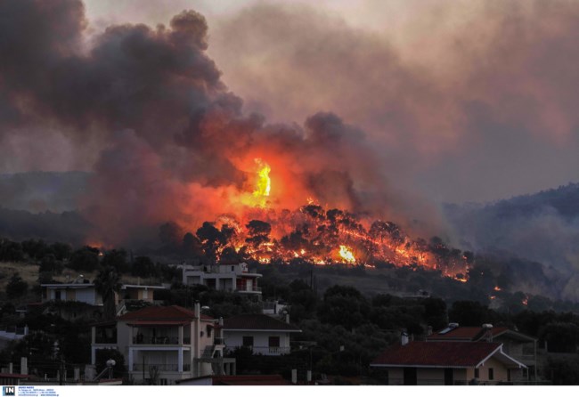 Φωτιά στις Κεχριές: "Μάχη" με τις φλόγες για δεύτερη νύχτα - Καλύτερη η εικόνα της πυρκαγιάς [Εικόνες]