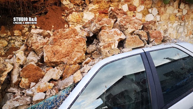Τολό Αργολίδας: Κατέρρευσε πέτρινος μαντρότοιχος από τη δυνατή βροχή - Καταπλακώθηκε ΙΧ [εικόνες]