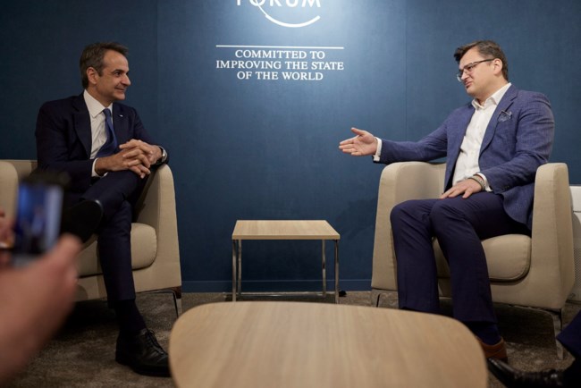 Μητσοτάκης σε Κουλέμπα: Η Ελλάδα θα συνεχίσει να στηρίζει την Ουκρανία