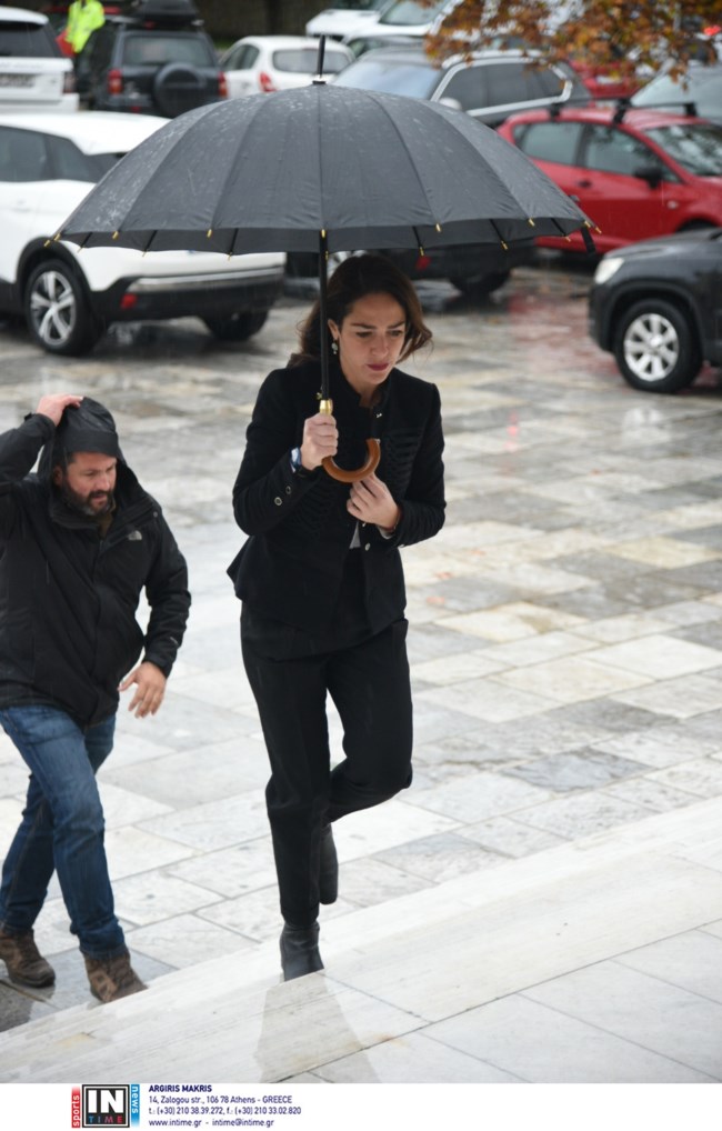 Θλίψη στην κηδεία του δημοσιογράφου Παναγιώτη Τζένου - Ποιοι έδωσαν το παρών [εικόνες]