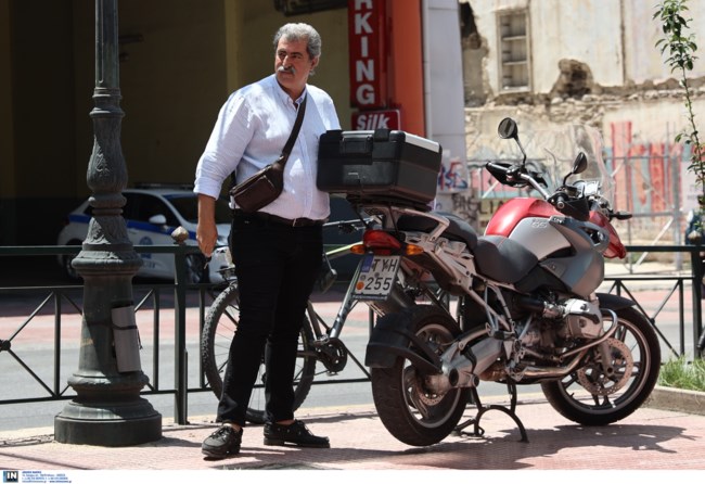 ΚΕΕΛΠΝΟ: "Ήταν ρουσφέτια του Άδωνι" κατέθεσε ο Πολάκης για τις 22 προσλήψεις - Το απρόοπτο που διέκοψε την εξέτασή του