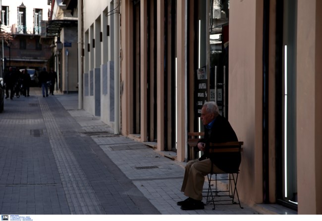 Ο κορονοϊός ερημώνει την Αθήνα - Άδειοι δρόμοι και ΜΜΜ, κλειστά σινεμά, θέατρα και γυμναστήρια