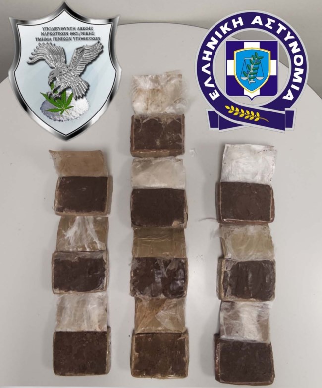 ΗΡΩΙΝΗ ΠΟΡΤΑ ΑΜΑΞΙ