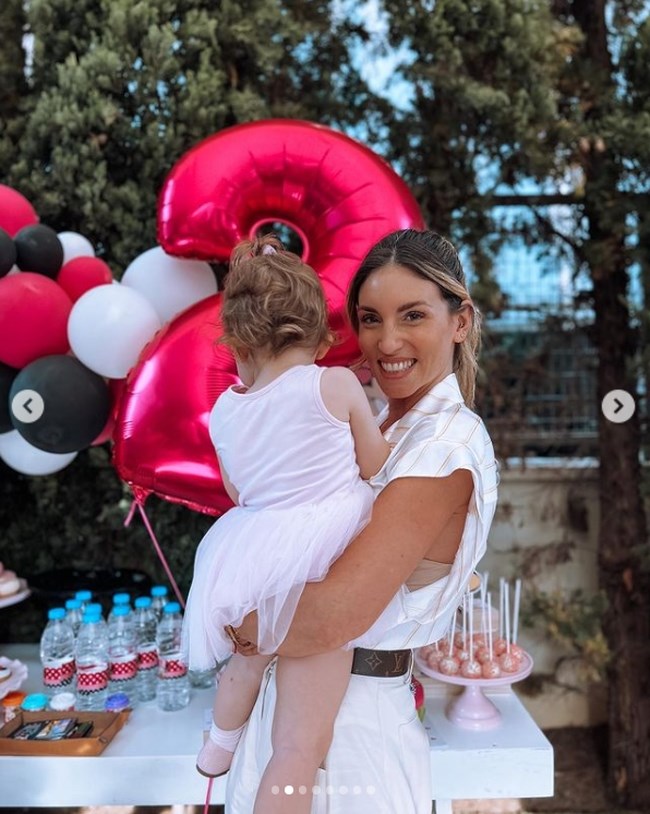 Αθηνά Οικονομάκου