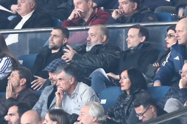 Χάρης Δούκας - Γεωργία Πολυτάνου: Μαζί στα VIP του ΟΑΚΑ - Η κομψή διεθνολόγος με τζιν και τοπ με cut out στο στήθος