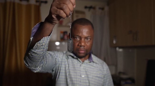 ΑΦΡΙΚΑΝΟΙ ΘΥΜΑΤΑ ΕΞΑΠΑΤΗΣΗΣ ΤΩΝ ΡΩΣΩΝ ΠΟΛΕΜΟΥΝ ΣΤΗΝ ΟΥΚΡΑΝΙΑ