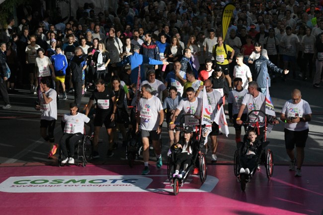 Μαραθώνιος: Σε εξέλιξη oι αγώνες δρόμου - Χαοτική η εικόνα στους δρόμους γύρω από το κέντρο [Εικόνες - Βίντεο]