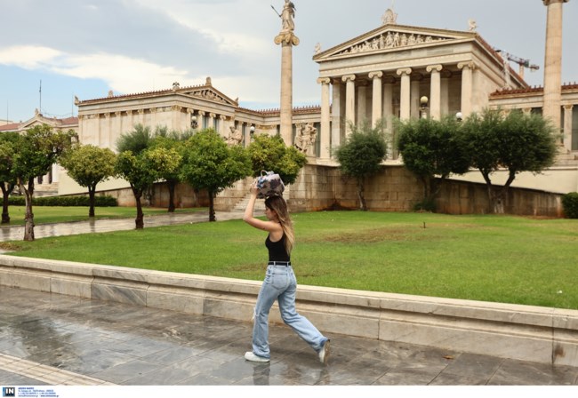 Έρχονται νέες ισχυρές μπόρες στην Αττική το Σάββατο- "Σε δύο κύματα" προειδοποιεί ο Κολυδάς