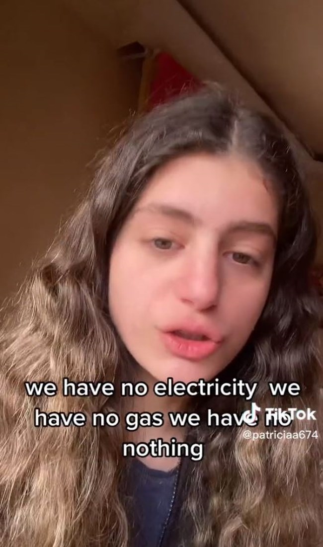 Viral: Νεαρή κοπέλα από τη Συρία ξεσπά μέσω Tik Tok: "Είμαστε κι εμείς γαμ@@ άνθρωποι, βοηθήστε μας, κανείς δεν ασχολείται με εμας"