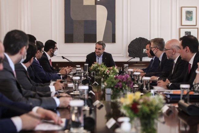 Συνάντηση Μητσοτάκη με τον Υπουργό Βιομηχανίας και Υψηλής Τεχνολογίας των ΗΑΕ στο Μέγαρο Μαξίμου