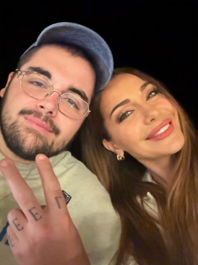 Δέσποινα Βανδή: Η σπάνια selfie με τον 19χρονο γιο της, Γιώργο Νικολαΐδη - Οικογενειακές στιγμές