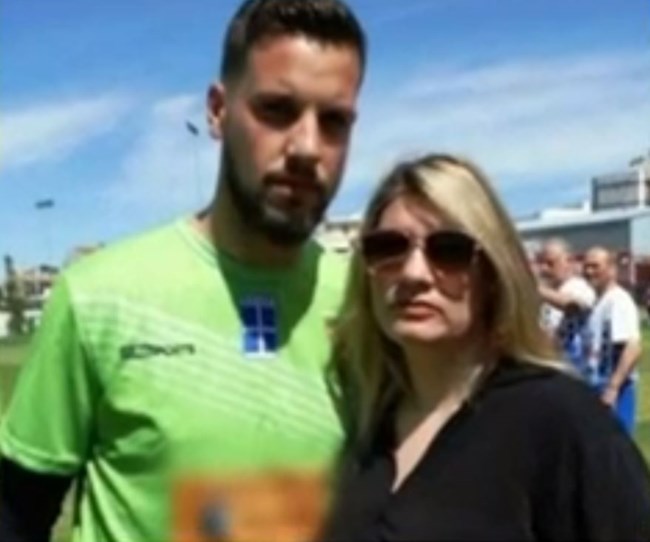 ρουλα μανος