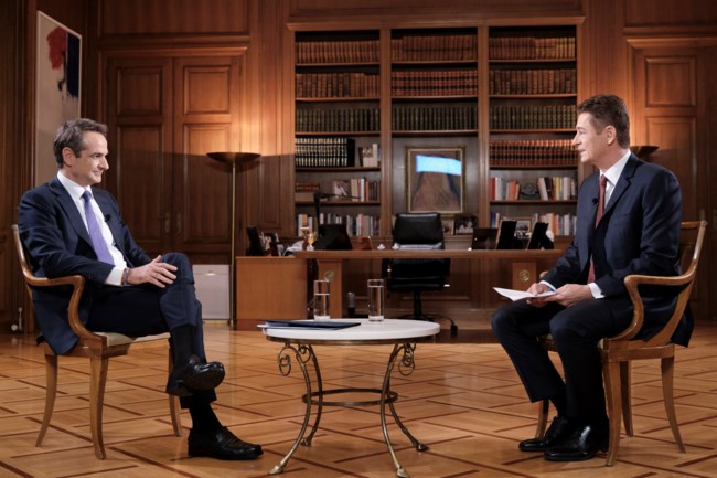Χριστούγεννα και Πρωτοχρονιά σε στενό κύκλο 9 ατόμων: Τι επιτρέπεται και τι απαγορεύεται