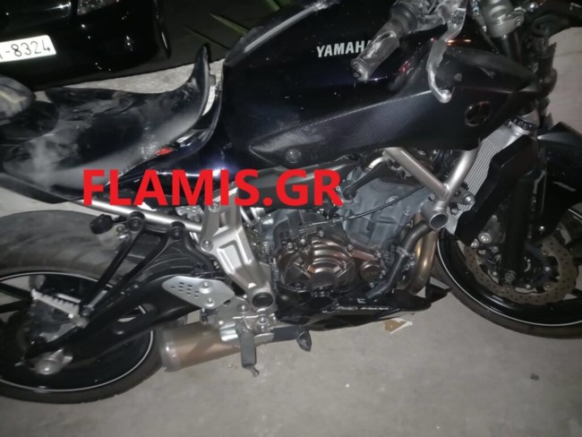 Πάτρα: Μηχανή "καρφώθηκε" σε κατάστημα -  Νεκρός ο οδηγός [εικόνες]