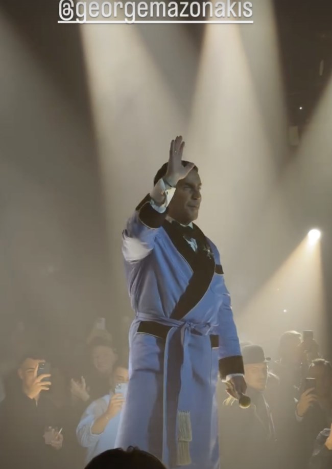 Αποθέωσαν τον Μαζωνάκη στην πρεμιέρα του, παρά τις καταγγελίες: "Είμαι ο Γιώργος, ο αληθινός" [βίντεο]