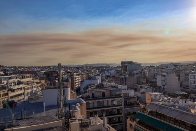 Φωτιά στην Αθήνα από Ξυλόκαστρο