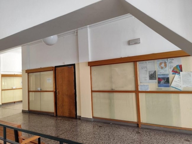 ΕΚΠΑ: Το Πανεπιστήμιο απεκατάστησε τους τοίχους στη Σχολή Νομικών Οικονομικών και Πολιτικών Επιστημών