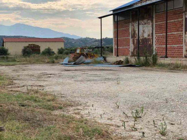 Τρίκαλα: Ξηλώθηκαν στέγες και έπεσαν δέντρα από την ξαφνική κακοκαιρία στο Ρίζωμα [Βίντεο]