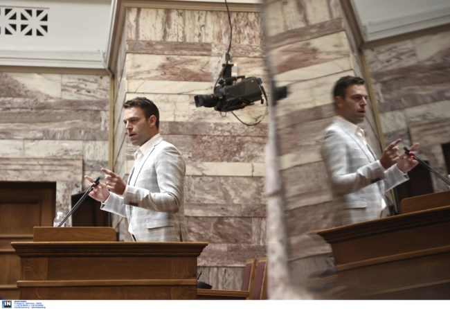Με καρό σακάκι ο Κασσελάκης στην Κ.Ο του ΣΥΡΙΖΑ - Στα βήματα Τσίπρα και... Ερντογάν