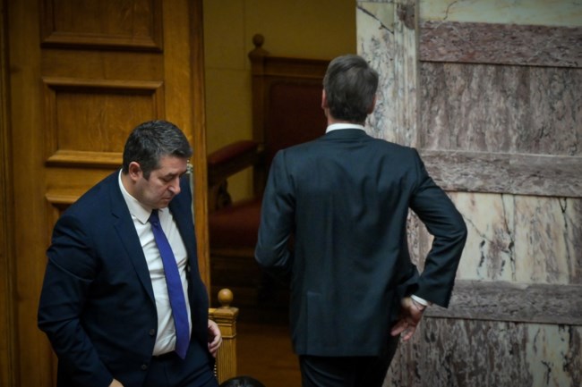Μητσοτάκης Βουλή μέση