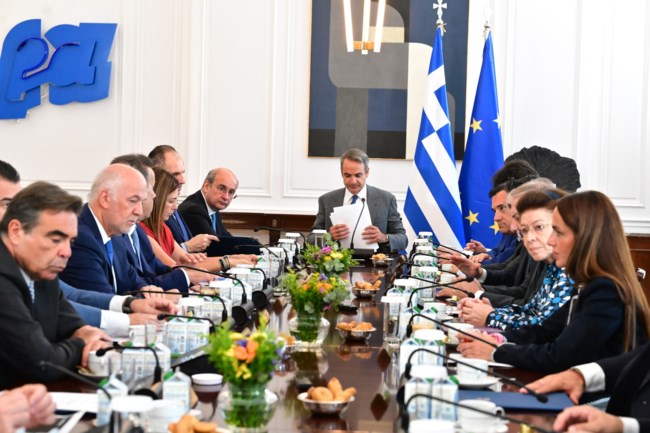 Ο Μητσοτάκης ζήτησε από τους υπουργούς του να βγαίνουν στα κανάλια και να υπερασπίζονται το έργο της κυβέρνησης