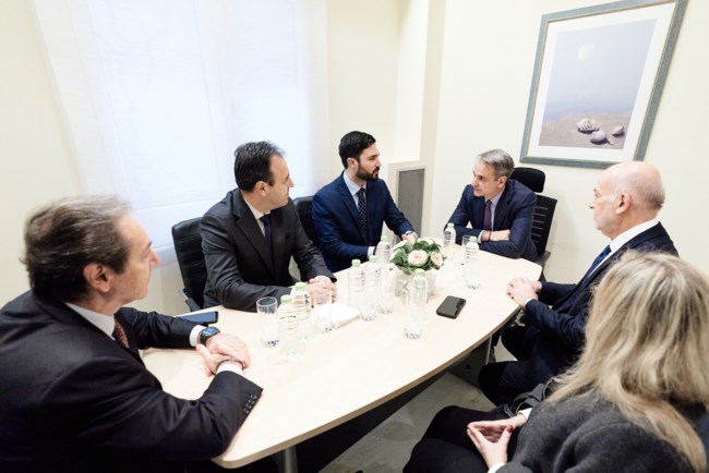 Ψηφιακός φάκελος: Ο Μητσοτάκης σε δικηγορικό γραφείο για την εφαρμογή του – "Λιγότερη γραφειοκρατία"